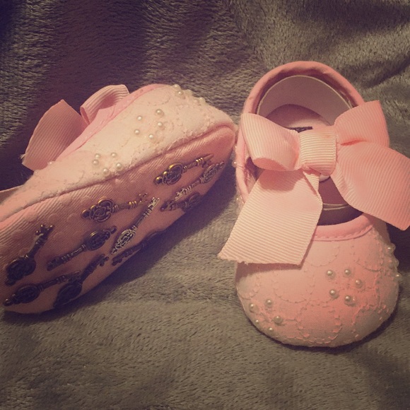 Pink personalized Alice/Wonderland inspired shoes - Picture 1 of 2